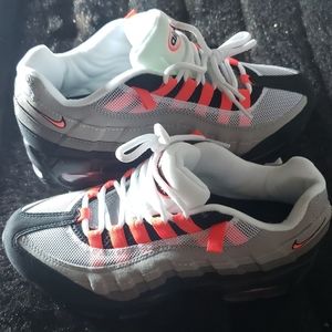 NIKE AIR MAX 95 SOLAR RED